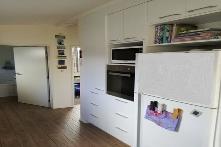 Photo of property in 78 Apu Crescent, Lyall Bay, Wellington, 6022