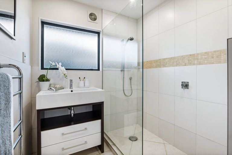 Photo of property in 48 Lakeside Drive, Orewa, 0931