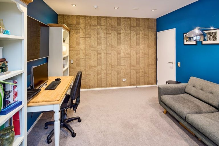 Photo of property in Patent 326 Apartments, 404s/326 Evans Bay Parade, Hataitai, Wellington, 6021