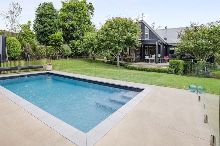 Photo of property in 7 Ngarahana Avenue, Paremoremo, Auckland, 0632