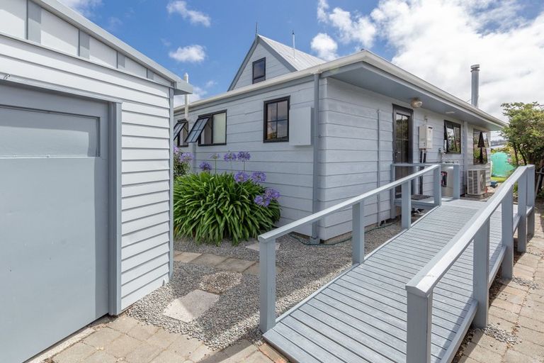 Photo of property in 11 Warner Place, Heathcote Valley, Christchurch, 8022