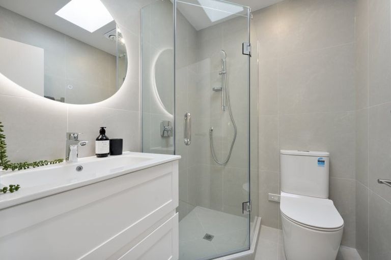 Photo of property in 31 Tiroroa Avenue, Te Atatu South, Auckland, 0610