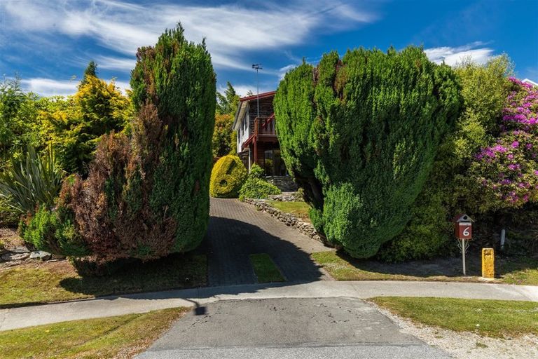 Photo of property in 6 Sequoia Place, Kelvin Heights, Queenstown, 9300