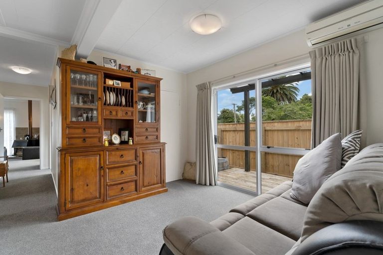 Photo of property in 16 Puriri Road, Waikanae, 5036