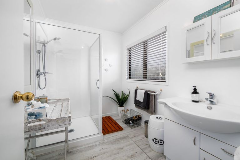 Photo of property in 61 Stratford Drive, Cable Bay, 0420