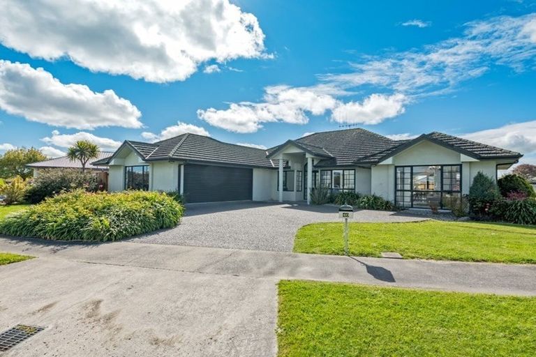 Photo of property in 40 Royal Oak Drive, Kelvin Grove, Palmerston North, 4414