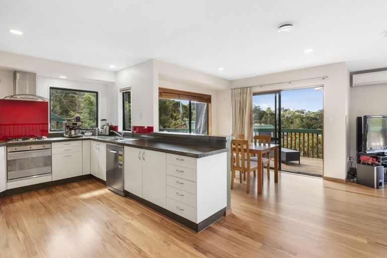 Photo of property in 1/8 Dee Place, Torbay, Auckland, 0630