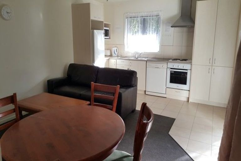 Photo of property in 8d Schnapper Rock Road, Schnapper Rock, Auckland, 0632