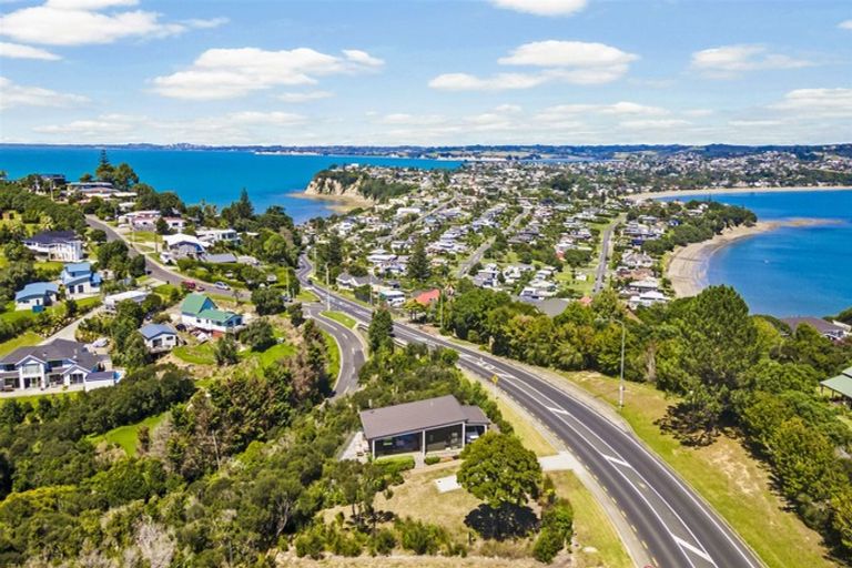 Photo of property in 1117a Whangaparaoa Road, Matakatia, Whangaparaoa, 0930