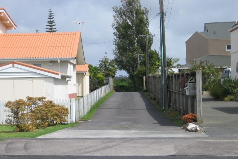 Photo of property in 2/138 East Coast Road, Forrest Hill, Auckland, 0620