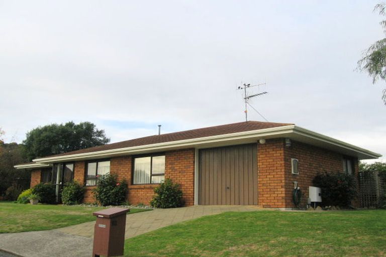 Photo of property in 12 Chilton Drive, Paraparaumu, 5032