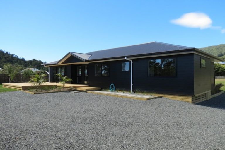Photo of property in 19 Victoria Street, Coromandel, 3506