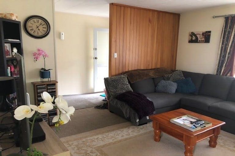 Photo of property in 33 West Harbour Drive, West Harbour, Auckland, 0618