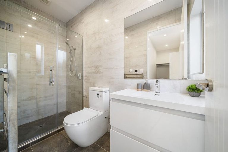 Photo of property in 5 Lyttelton Avenue, Forrest Hill, Auckland, 0620