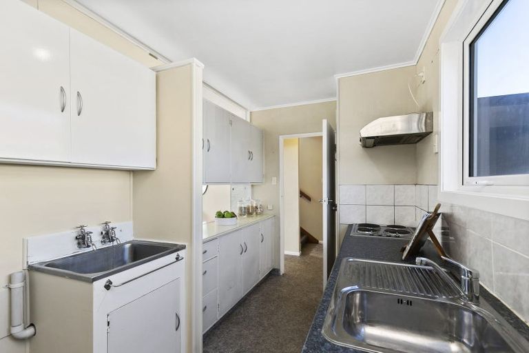 Photo of property in 2/55 Apu Crescent, Lyall Bay, Wellington, 6022