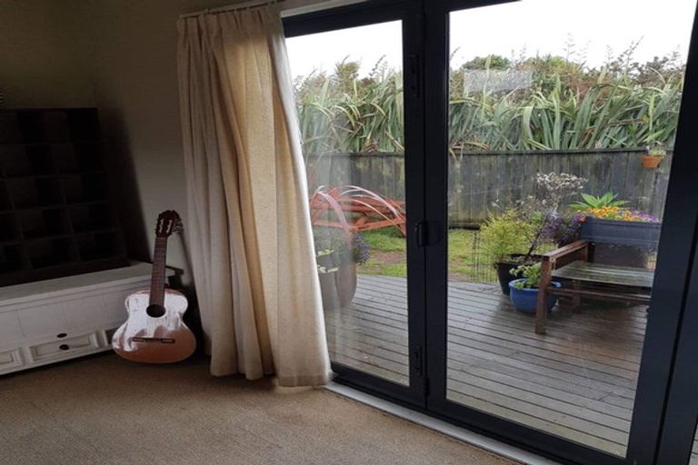 Photo of property in 8 Unity Road, Waitakere, Henderson, 0781