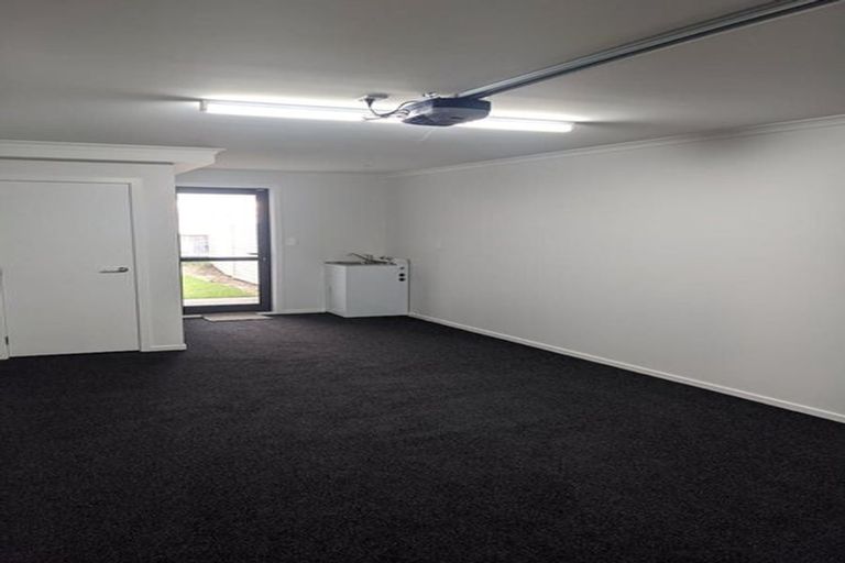 Photo of property in 1b Breakwater Way, Whitby, Porirua, 5024