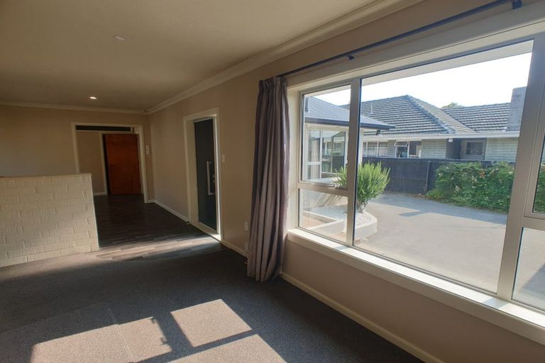 Photo of property in 37 Acacia Avenue, Upper Riccarton, Christchurch, 8041