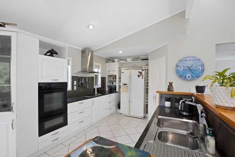 Photo of property in 12 Penguin Street, Leigh, 0985