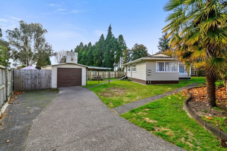 Photo of property in 69 Aquarius Drive, Kawaha Point, Rotorua, 3010