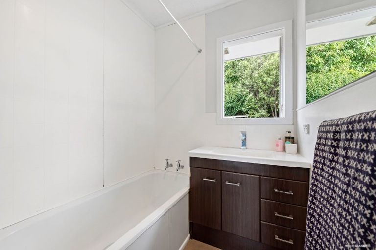 Photo of property in 18 Alma Street, Te Atatu South, Auckland, 0610