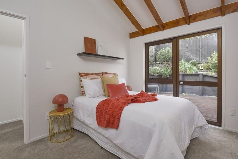 Photo of property in 2/24 Colonial Road, Birkenhead, Auckland, 0626