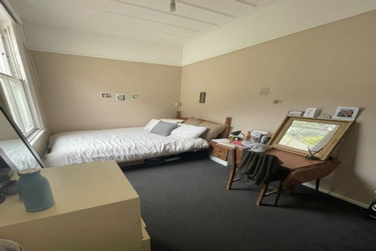 Photo of property in 2a Russell Terrace, Newtown, Wellington, 6021