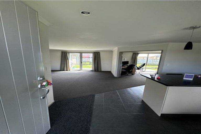 Photo of property in 8 Waltham Place, Rototuna North, Hamilton, 3210