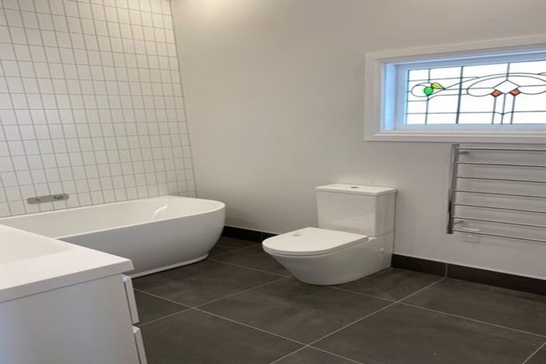 Photo of property in 68 Northland Road, Northland, Wellington, 6012