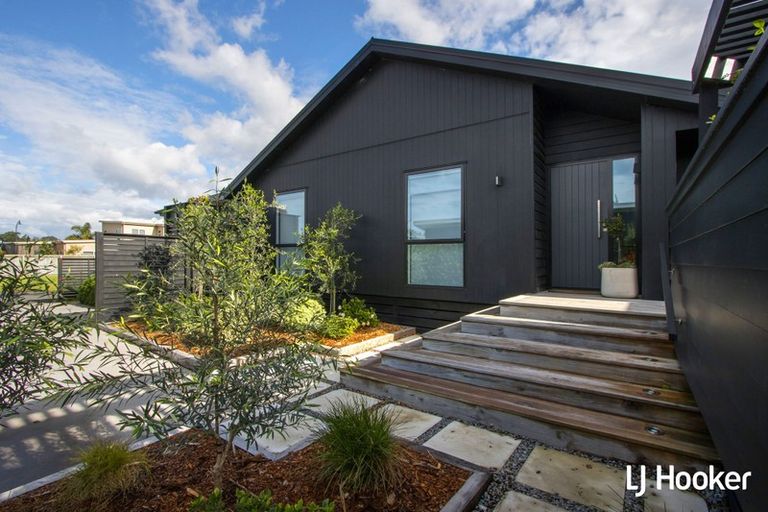 Photo of property in 24 Surfers Avenue, Waihi Beach, 3611