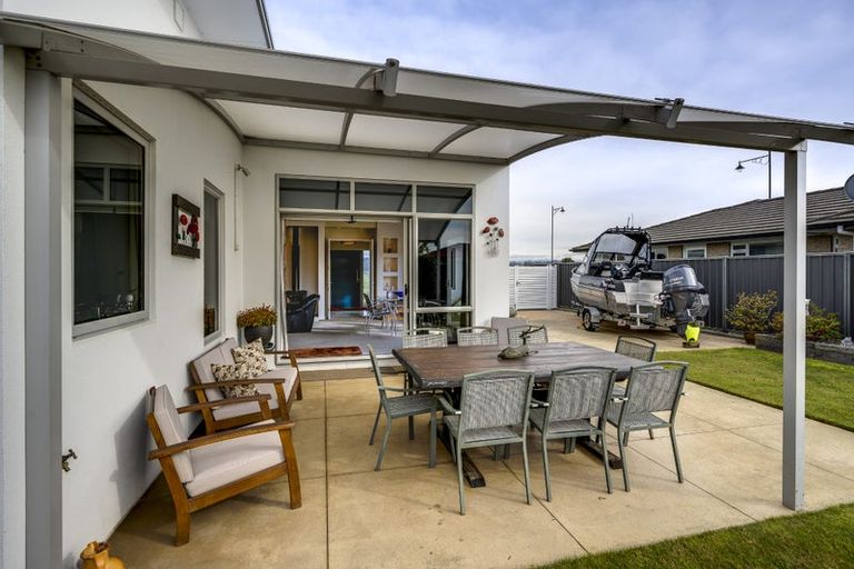 Photo of property in 52 Orotu Drive, Poraiti, Napier, 4112