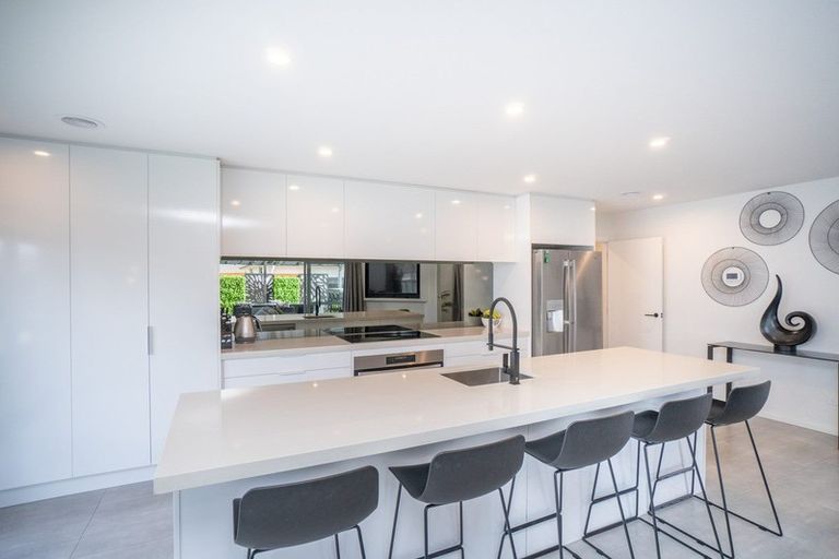 Photo of property in 10 Atlantic Drive, Fitzherbert, Palmerston North, 4410