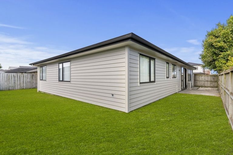 Photo of property in 12 Peerless Avenue, Takanini, 2112