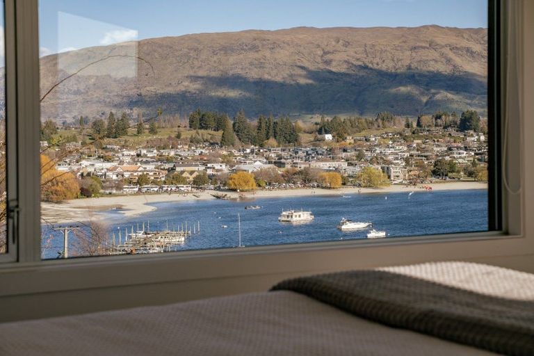 Photo of property in Lakeview Heights, 2/124 Lismore Street, Wanaka, 9305