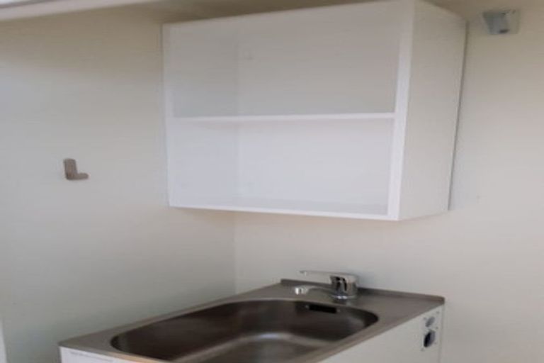 Photo of property in 38a Sunnynook Road, Sunnynook, Auckland, 0620