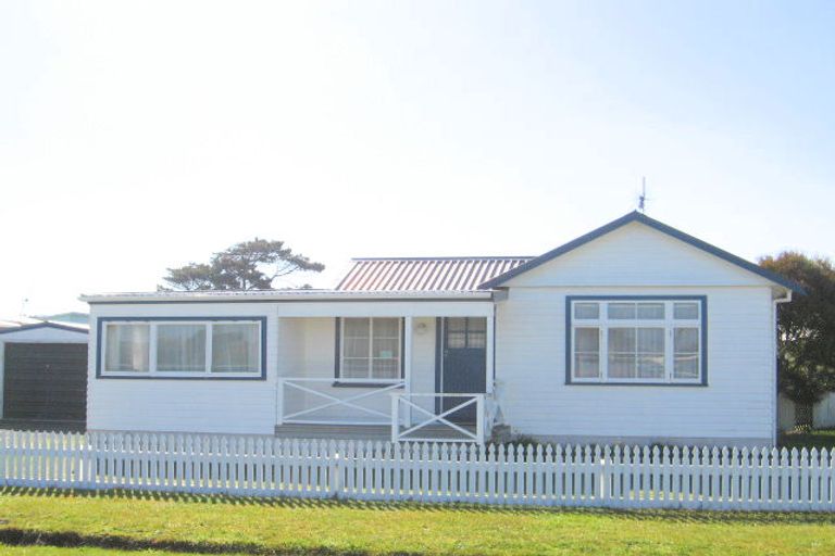 Photo of property in 41 Roore Street, Foxton Beach, Foxton, 4815