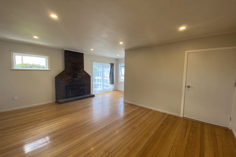 Photo of property in 24 Waipani Road, Te Atatu Peninsula, Auckland, 0610