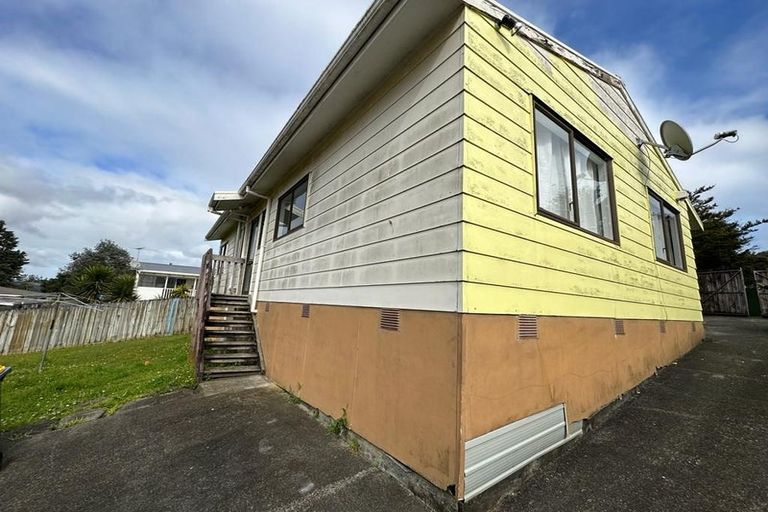 Photo of property in 14 Riserra Drive, Ranui, Auckland, 0612