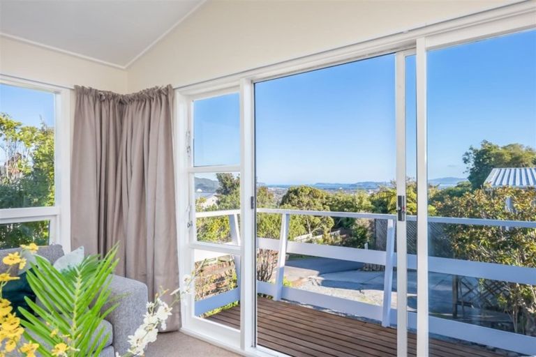 Photo of property in 1 Viscount Grove, Kelson, Lower Hutt, 5010