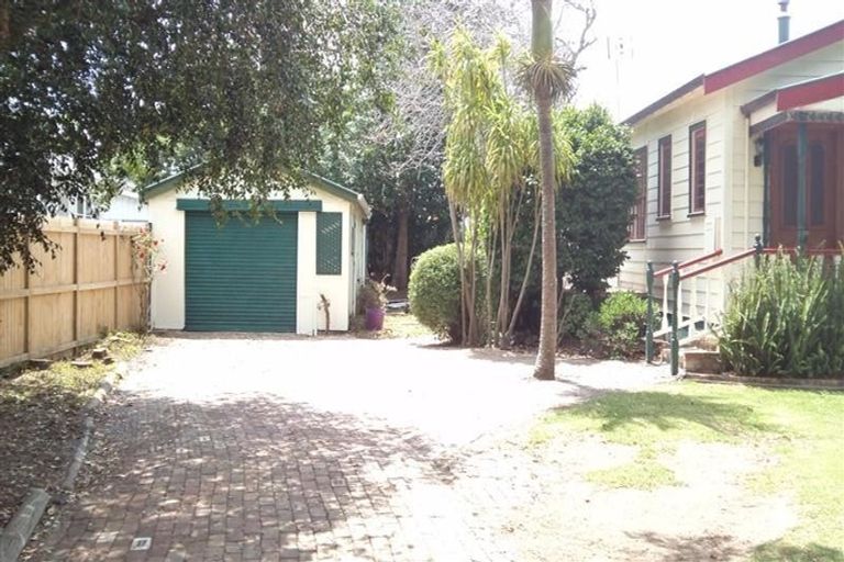 Photo of property in 81 Taikata Road, Te Atatu Peninsula, Auckland, 0610