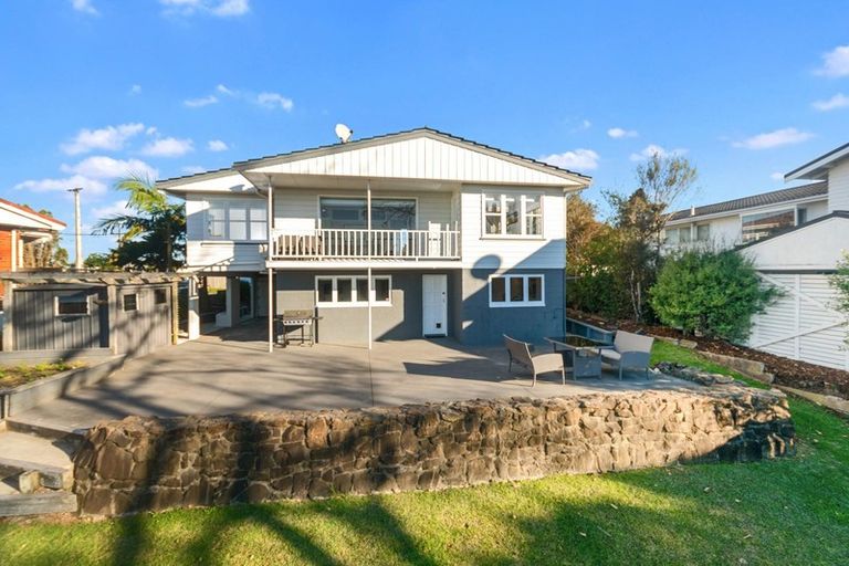 Photo of property in 100 Tiroroa Avenue, Te Atatu South, Auckland, 0610