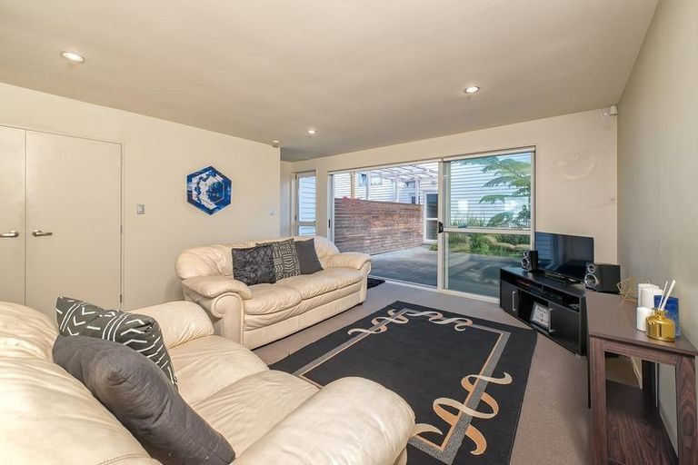 Photo of property in 24 Zabeel Crescent, Takanini, 2112