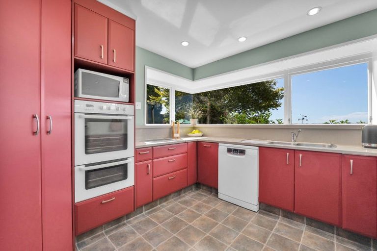 Photo of property in 568 South Road, Omata, New Plymouth, 4374