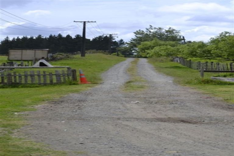 Photo of property in 34 Whakapirau Road, Maungaturoto, 0583