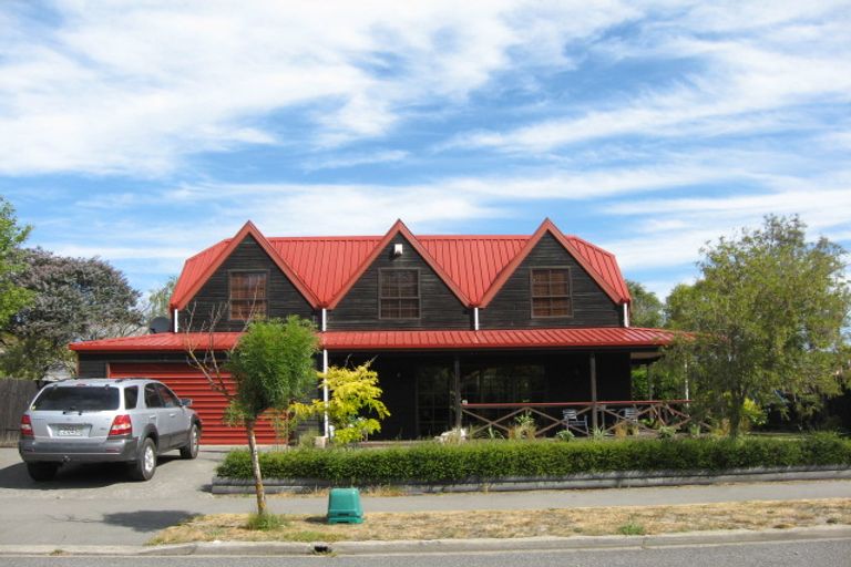 Photo of property in 140 Royal Park Drive, Parklands, Christchurch, 8083