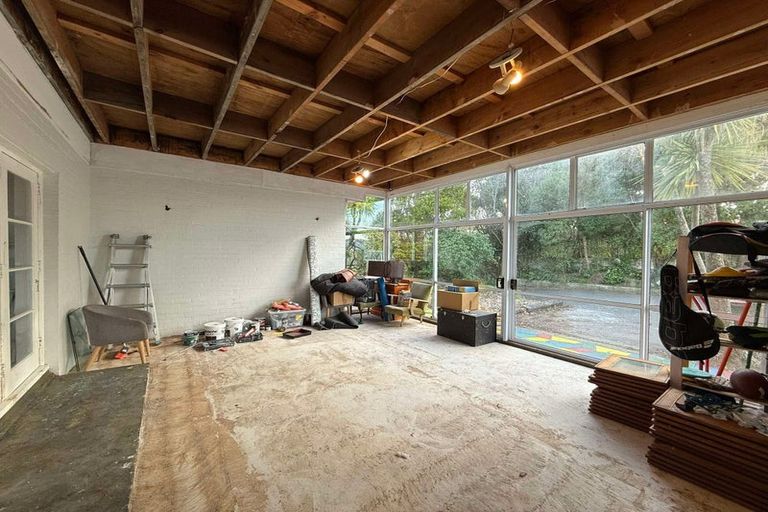 Photo of property in 17 Rakeiora Grove, Korokoro, Lower Hutt, 5012