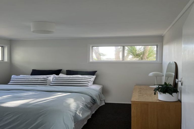 Photo of property in 2/8 Rewi Street, Torbay, Auckland, 0630