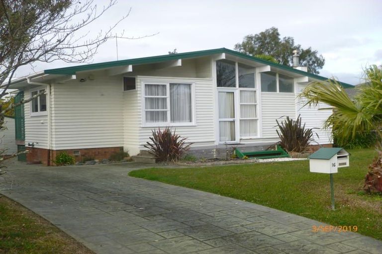 Photo of property in 16 Grimshaw Place, Henderson, Auckland, 0612
