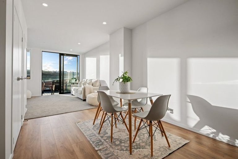 Photo of property in 10/19 Windlass Street, Long Bay, Auckland, 0630