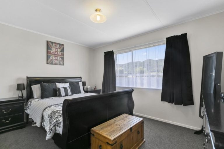 Photo of property in 319a Wellington Road, Wainuiomata, Lower Hutt, 5014